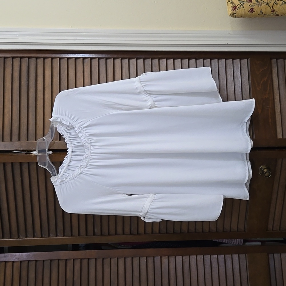 Lysse White Ruffle Blouse GUC